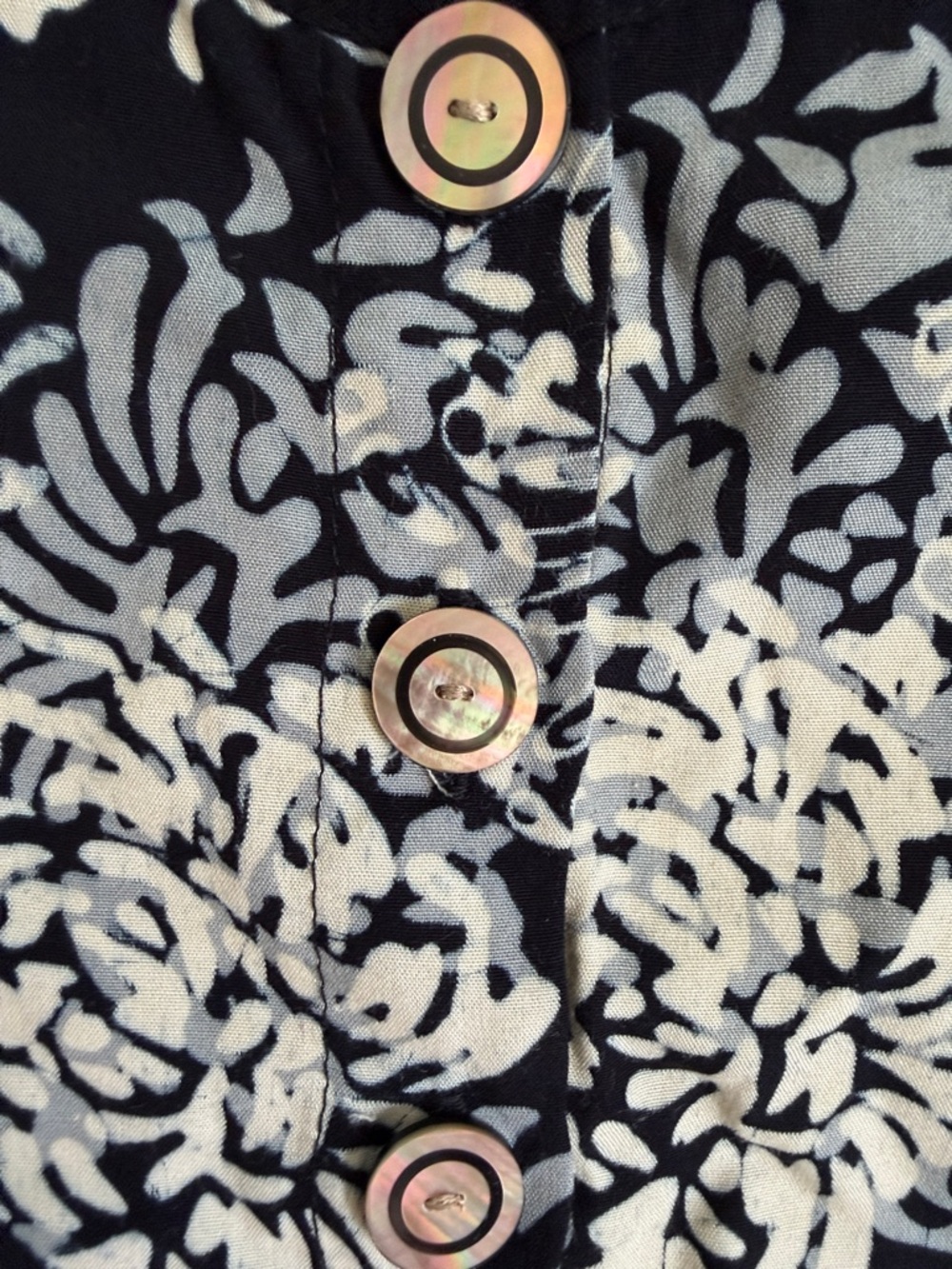 Very Vineyard Women's Navy Floral Button-Front - Picture 4 of 5
